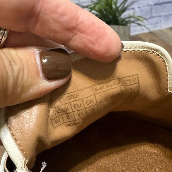 Vionic Women's Elodie Leather Lug Sole Loafers Cream Leather - Picture 10 of 11